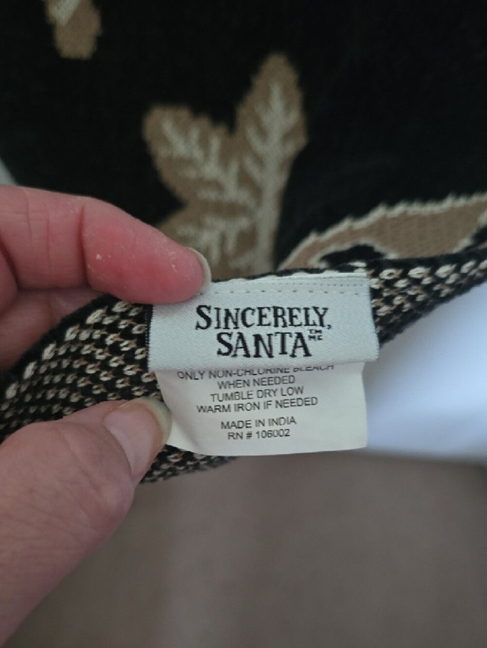 Sincerely Santa Black & Tan Holiday Knit Throw - Picture 2 of 4